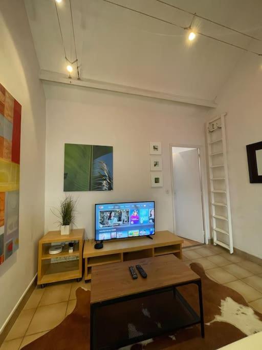 Cosy Place Des Abbesses-sacre-coeur ! Apartment *