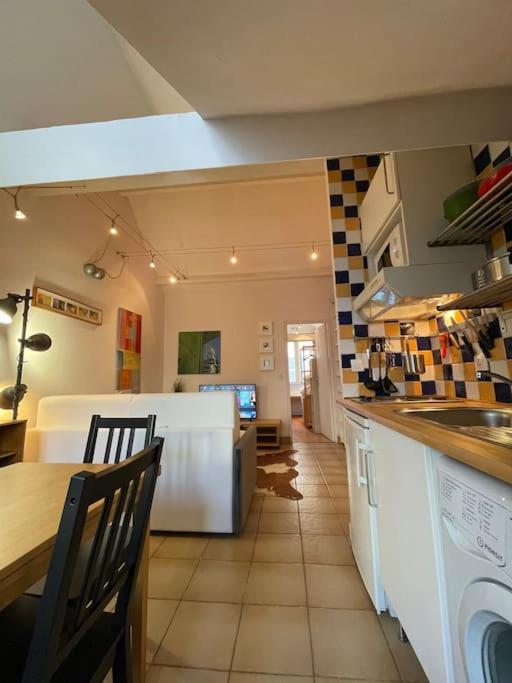Cosy Place Des Abbesses-sacre-coeur ! Apartment